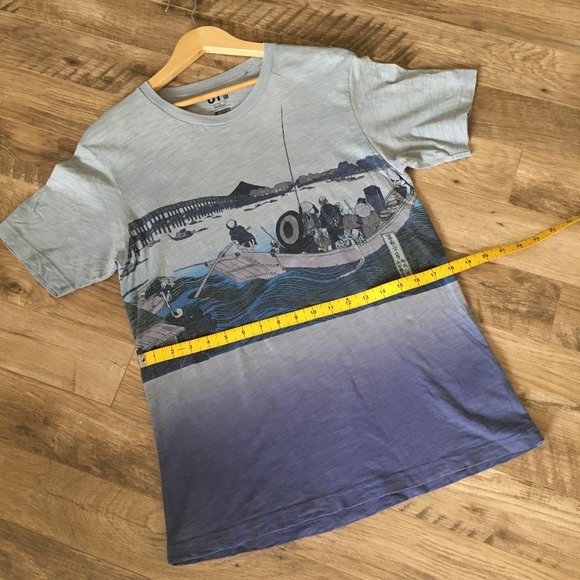 Uniqlo Hokusai Blue Ukiyo-e Rowing T-shirt - Picture 10 of 14